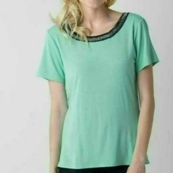 ♡3/$30♡ BKE Boutique NWOT top with beaded open back - Picture 2 of 4